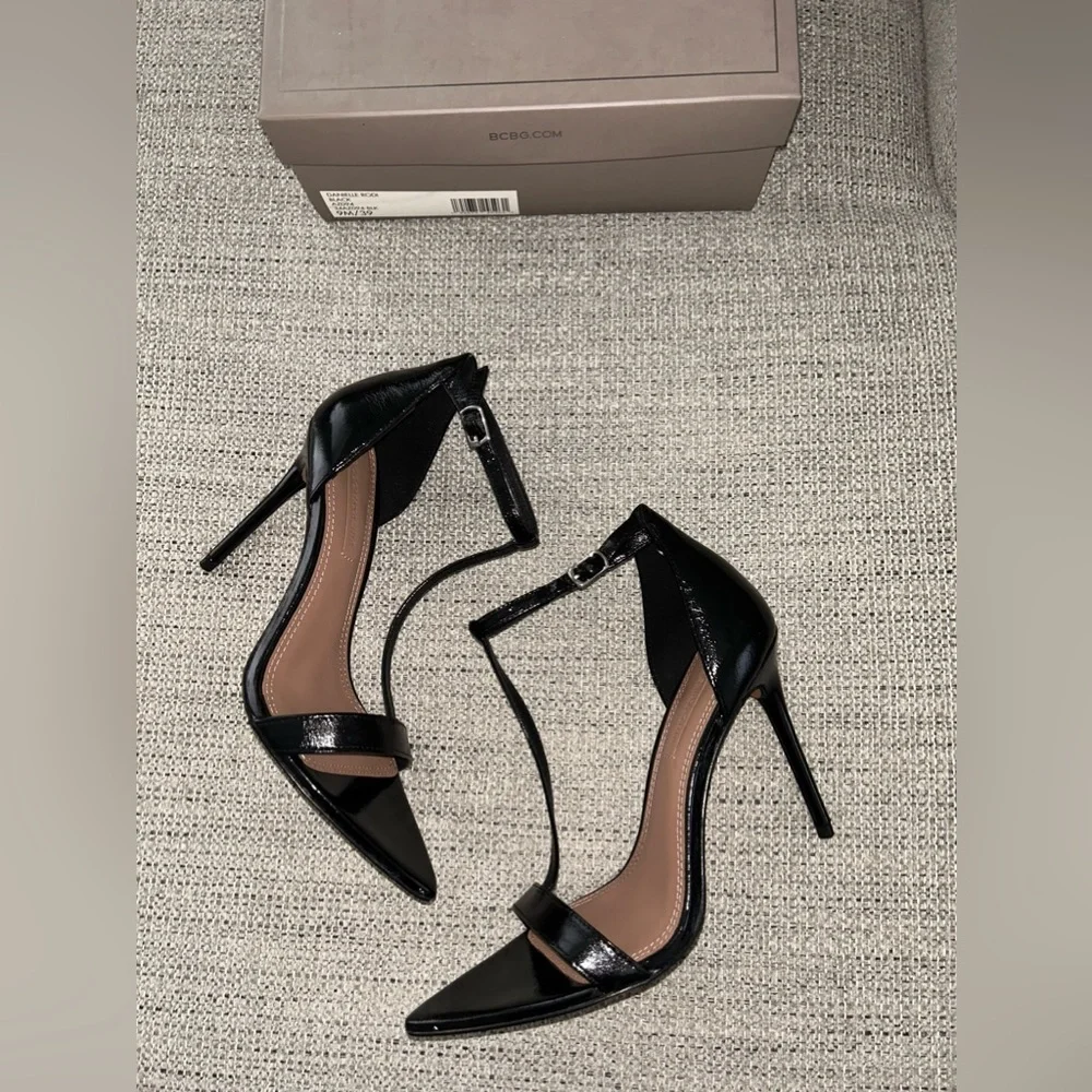 BCBG MAX AZRIA “DANIELLE RODI” T STRAP HEEL - Picture 3 of 8